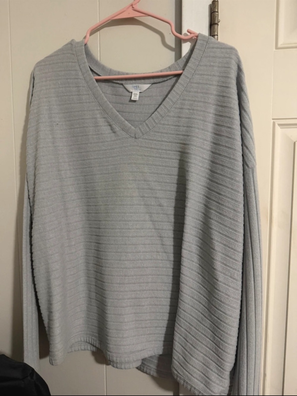 Time and Tru Light Gray Women's V‑Neck Sweater